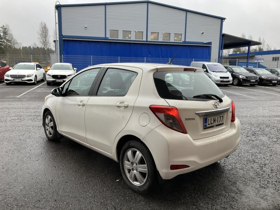 TOYOTA Yaris 2013