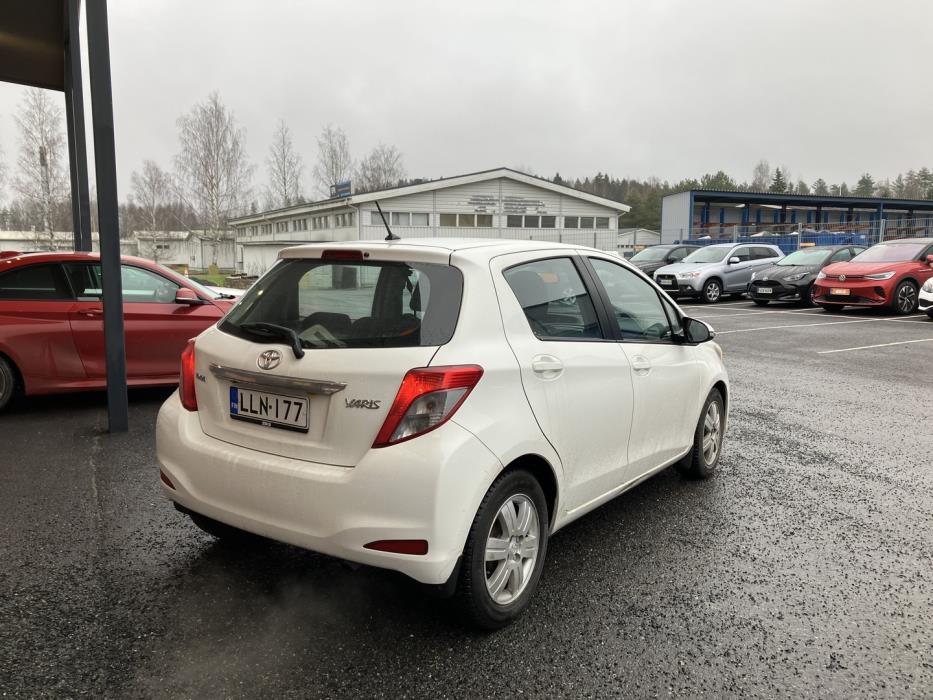 TOYOTA Yaris 2013