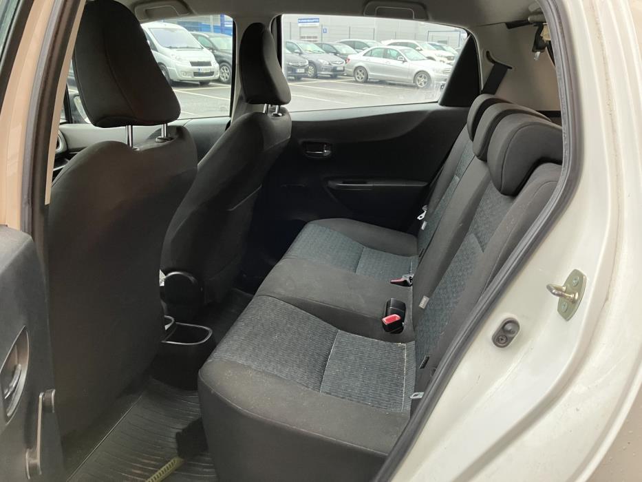 TOYOTA Yaris 2013