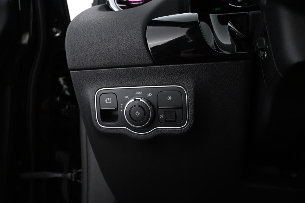 MERCEDES-BENZ B 2023