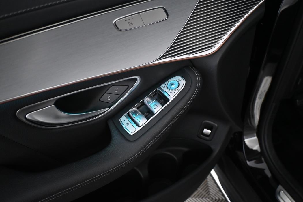 MERCEDES-BENZ EQC 2021