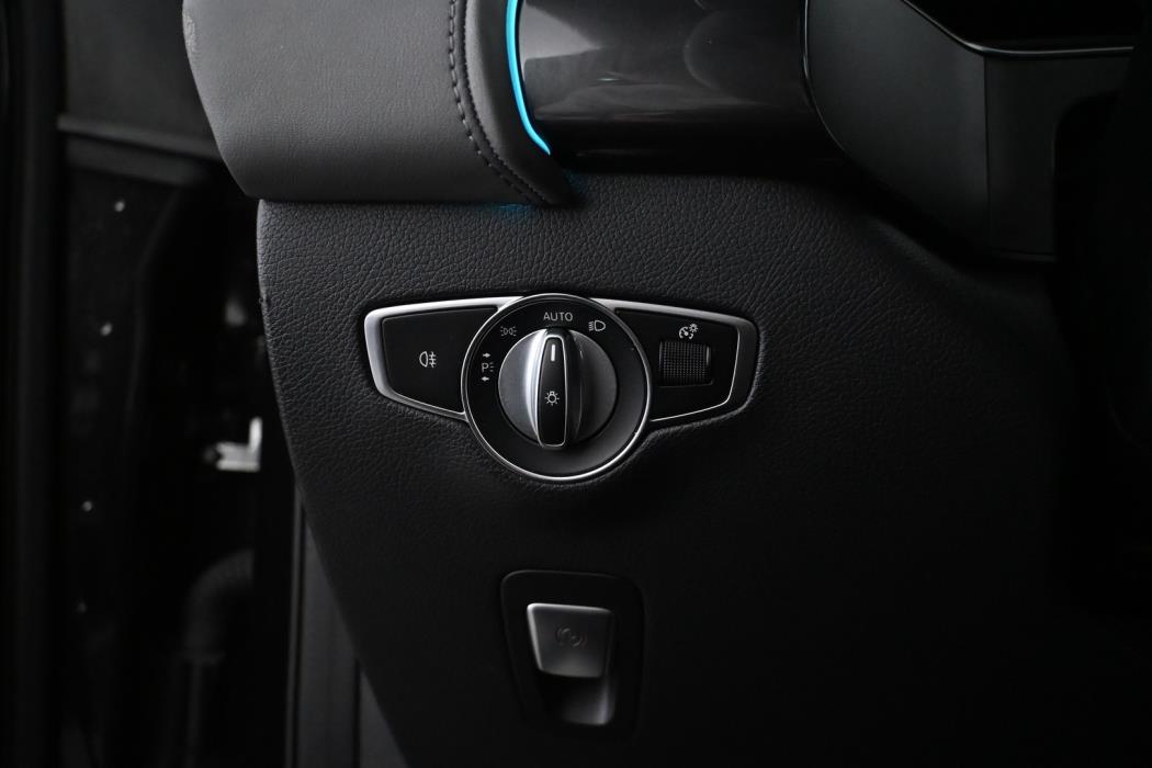 MERCEDES-BENZ EQC 2021