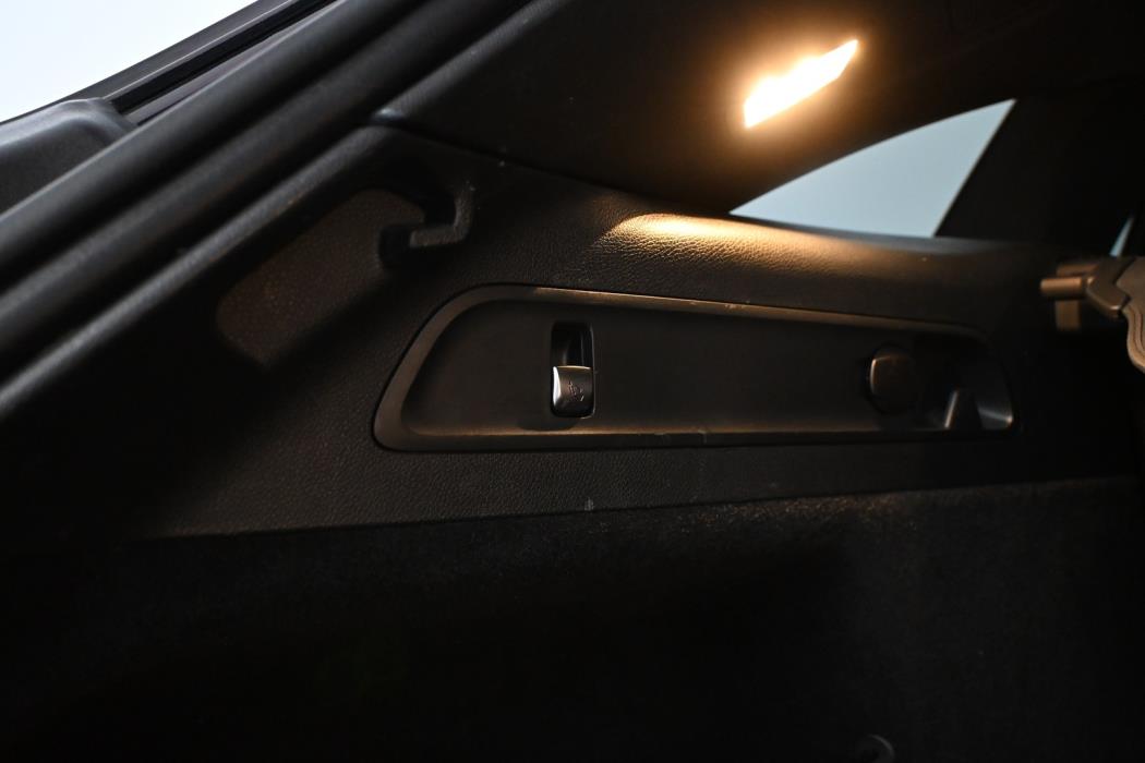 MERCEDES-BENZ EQC 2021