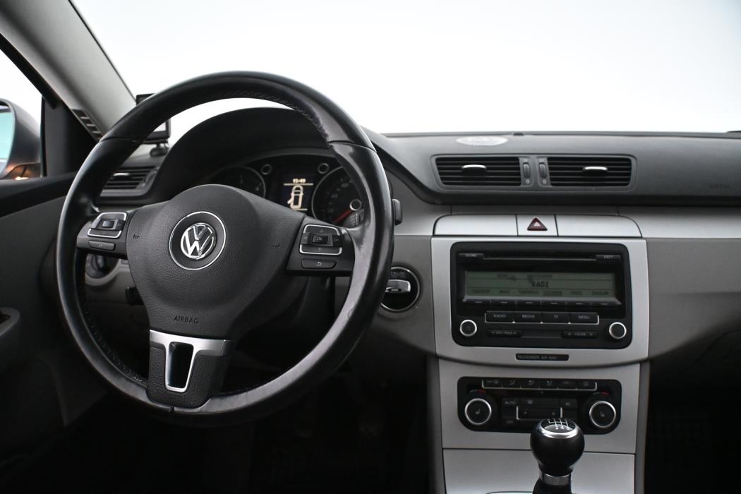 VOLKSWAGEN Passat 2010