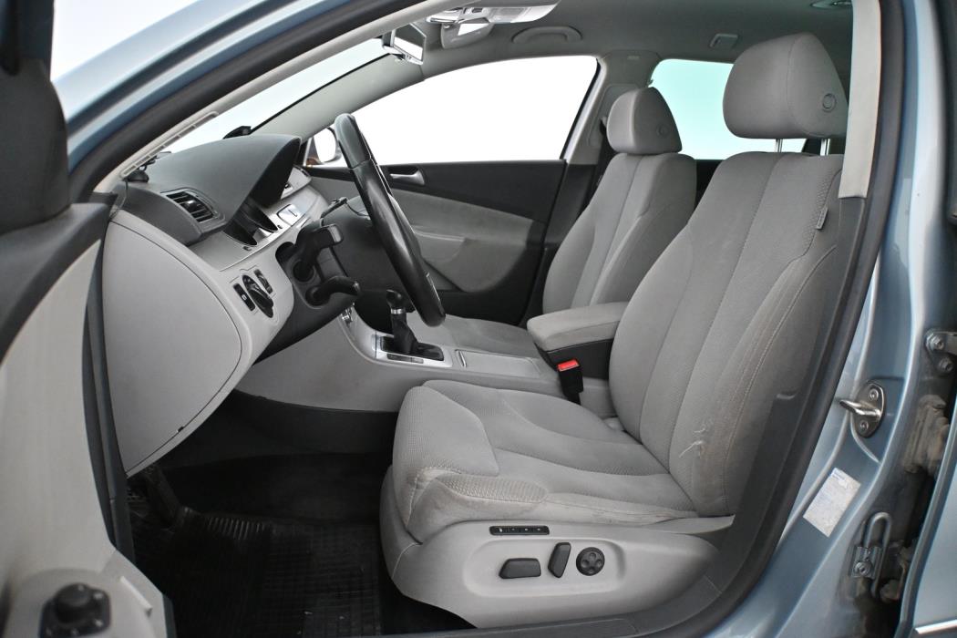 VOLKSWAGEN Passat 2010