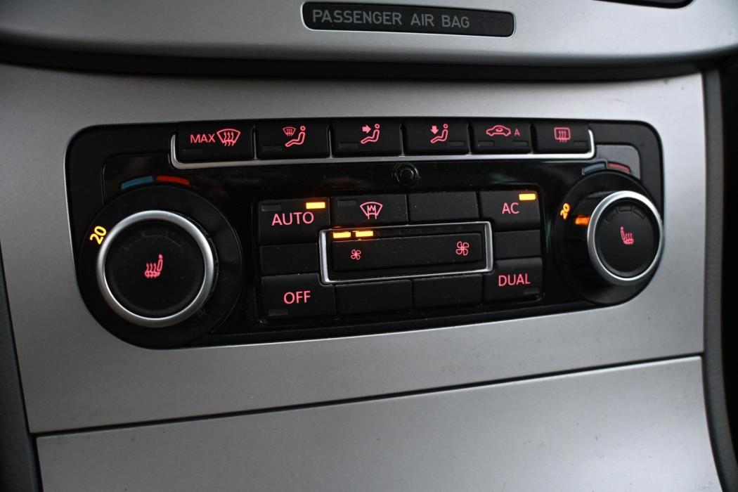 VOLKSWAGEN Passat 2010