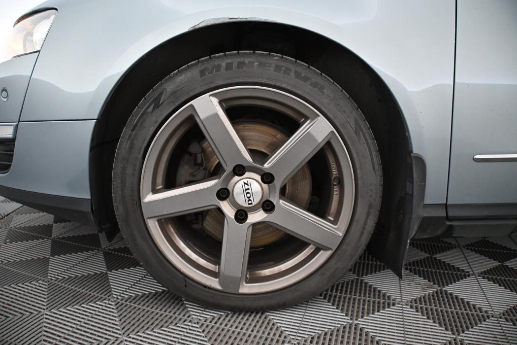 VOLKSWAGEN Passat 2010