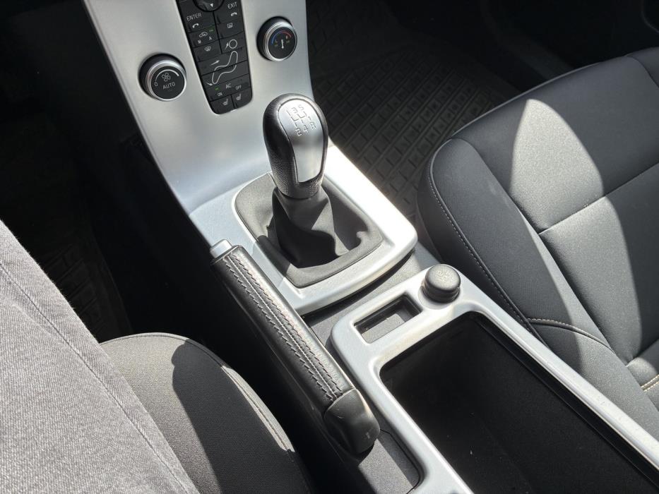 VOLVO V50 2011