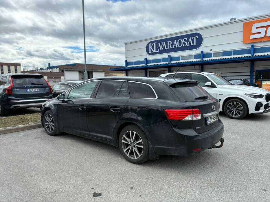 TOYOTA Avensis 2012