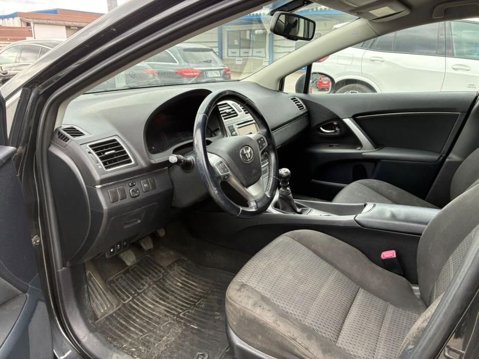 TOYOTA Avensis 2012