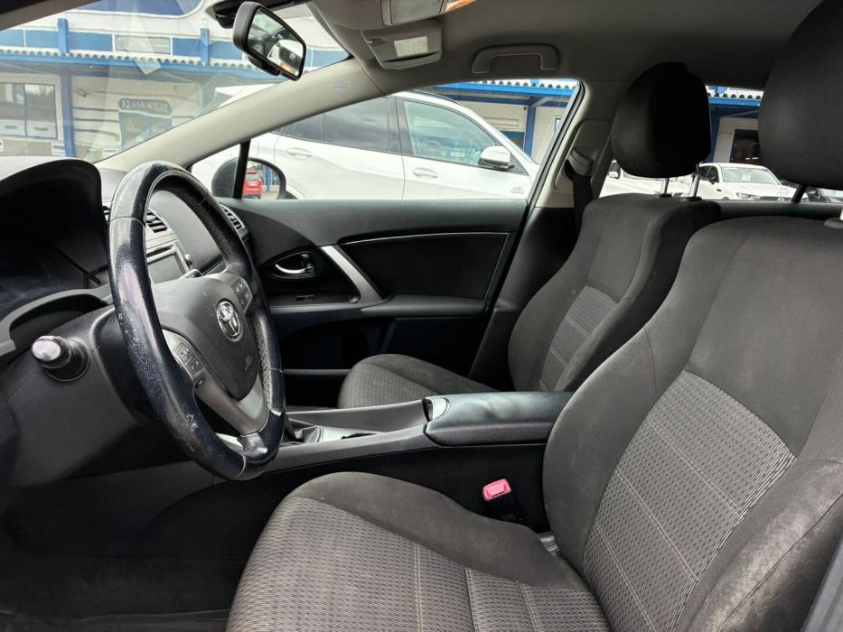 TOYOTA Avensis 2012