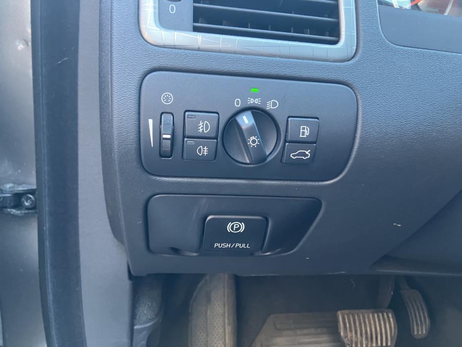 VOLVO XC70 2011