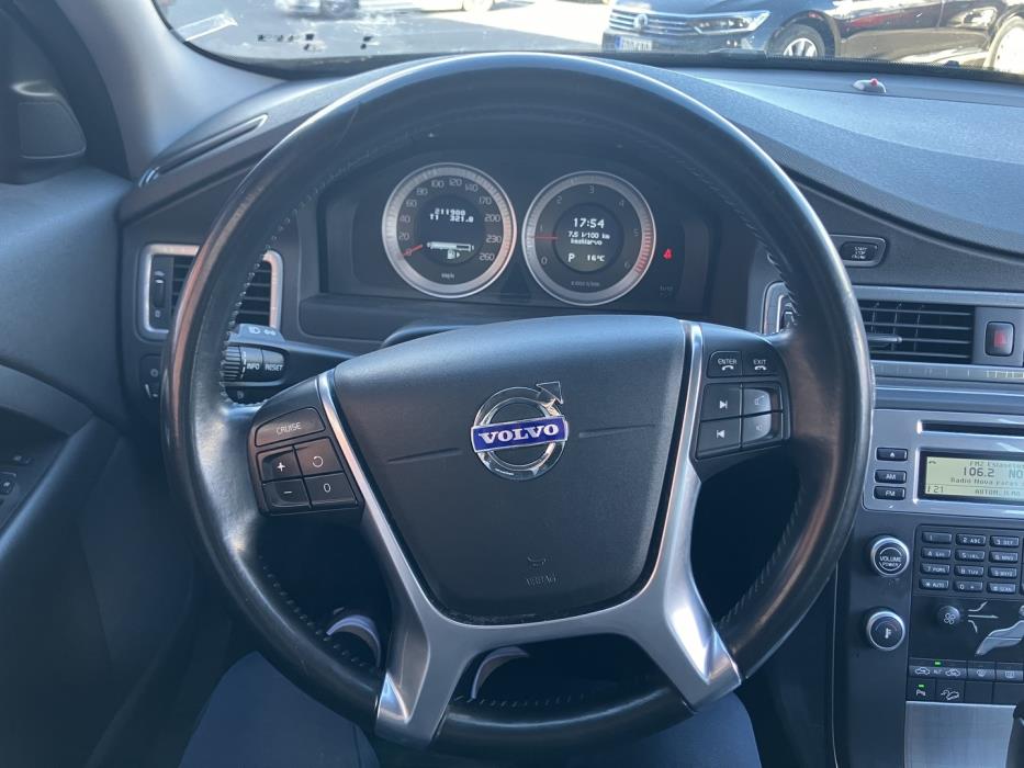 VOLVO XC70 2011