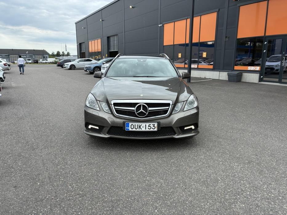 MERCEDES-BENZ E 2011