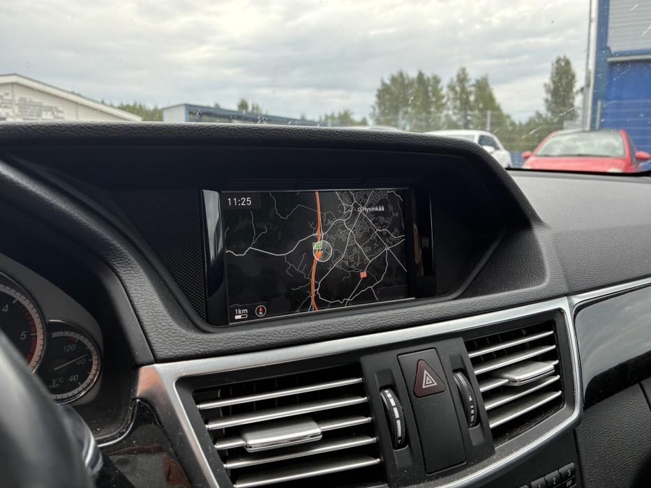 MERCEDES-BENZ E 2011