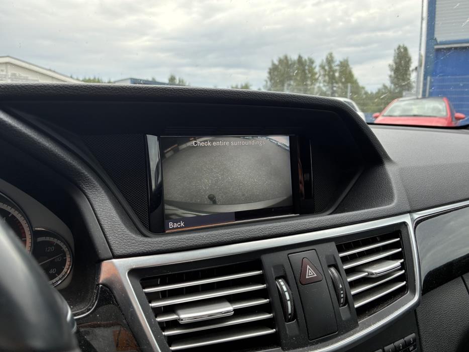 MERCEDES-BENZ E 2011