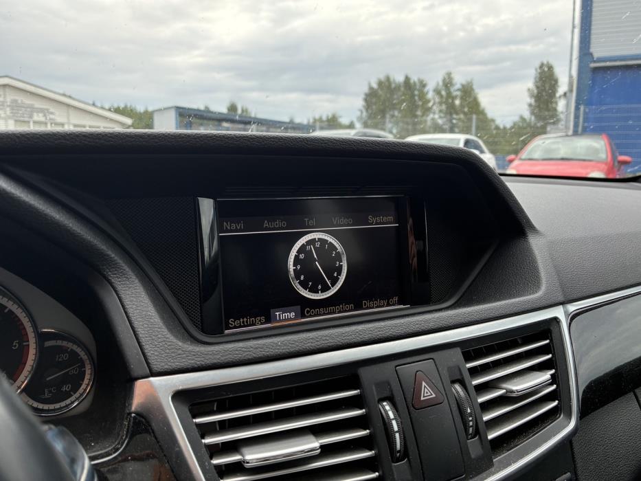 MERCEDES-BENZ E 2011
