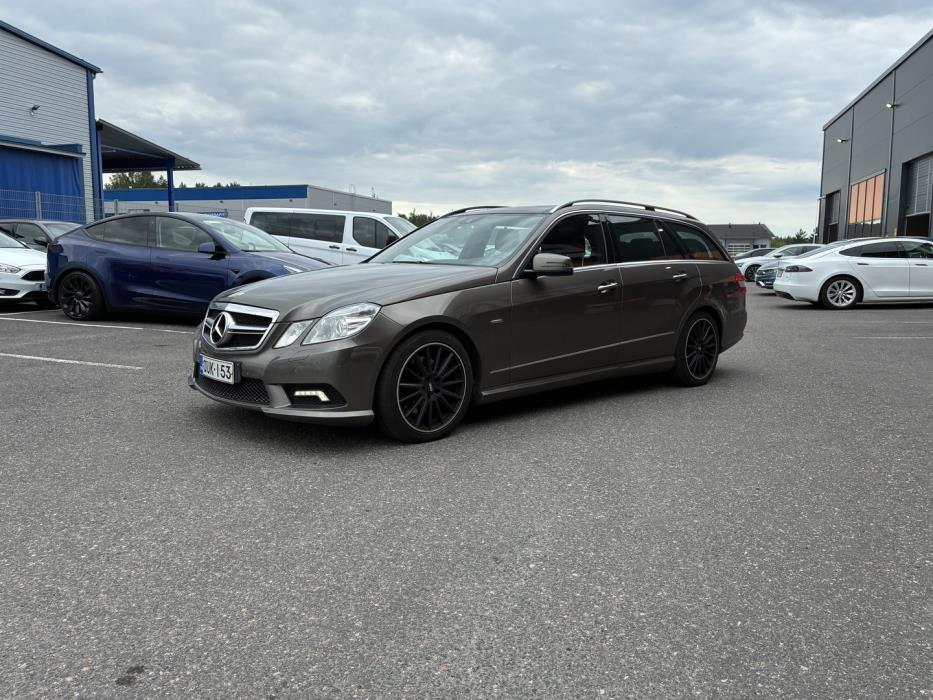 MERCEDES-BENZ E 2011