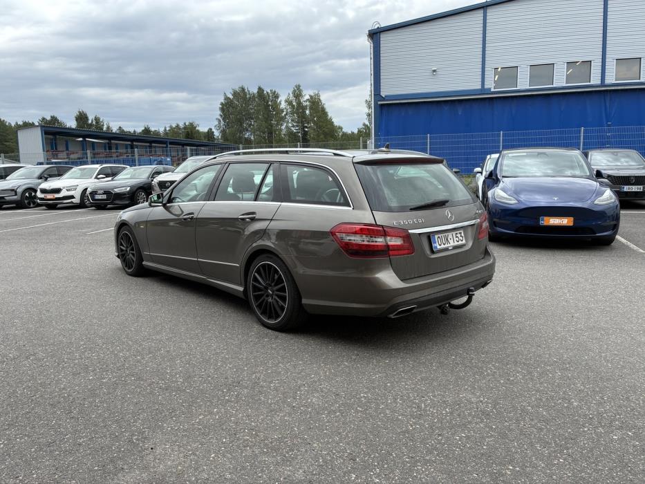 MERCEDES-BENZ E 2011