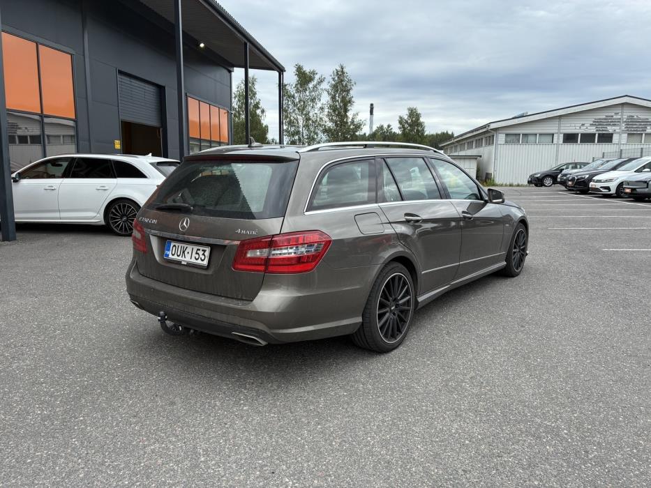 MERCEDES-BENZ E 2011