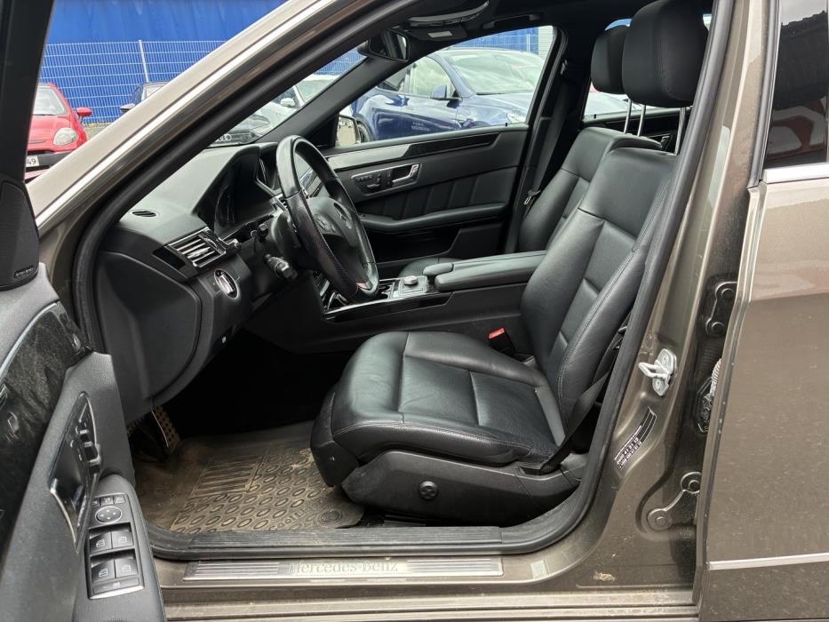 MERCEDES-BENZ E 2011