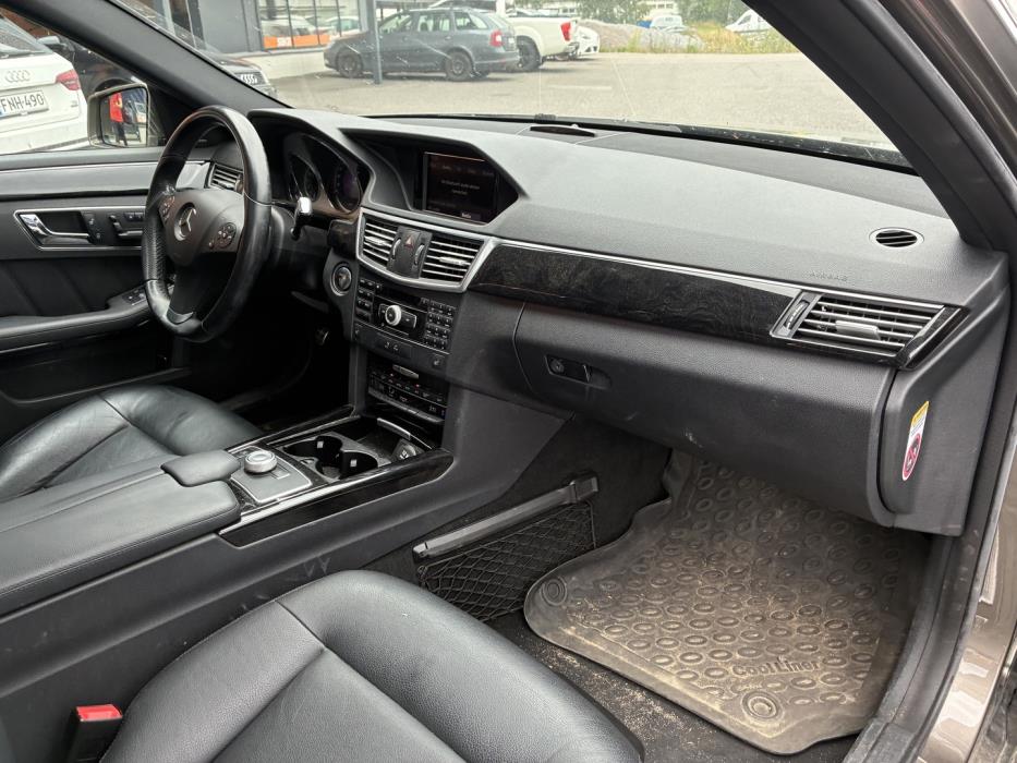MERCEDES-BENZ E 2011