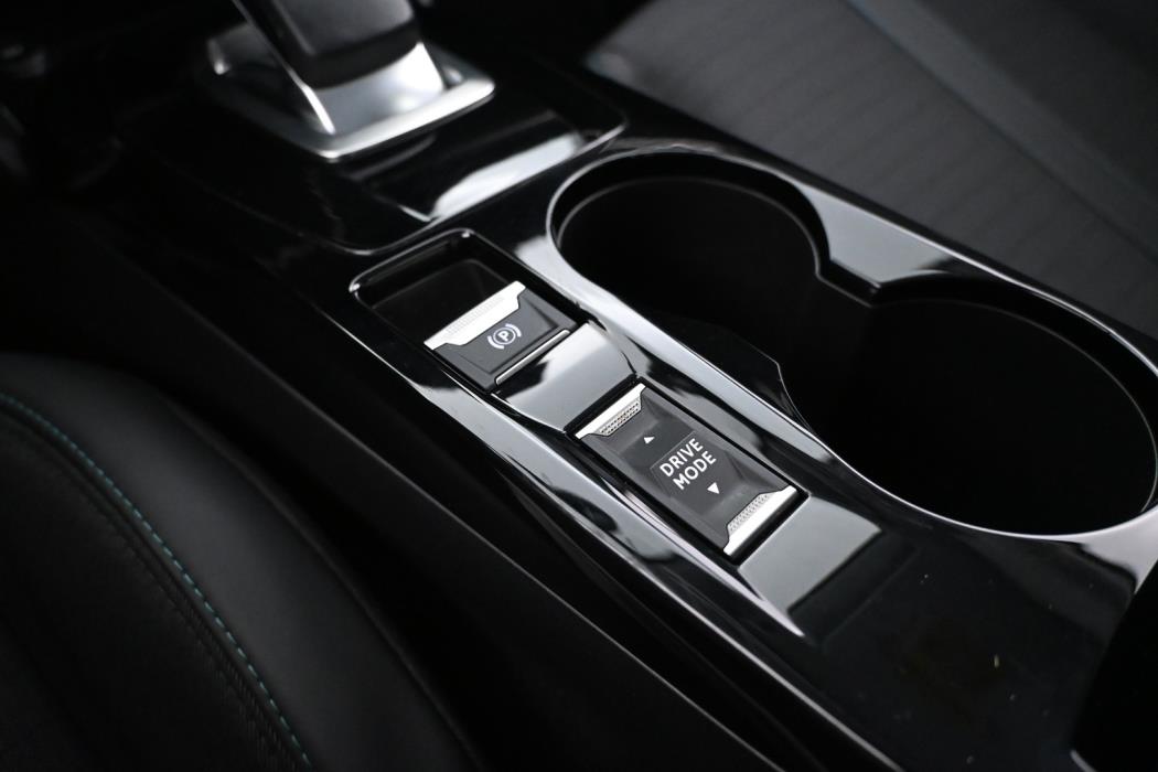 PEUGEOT e-208 2020