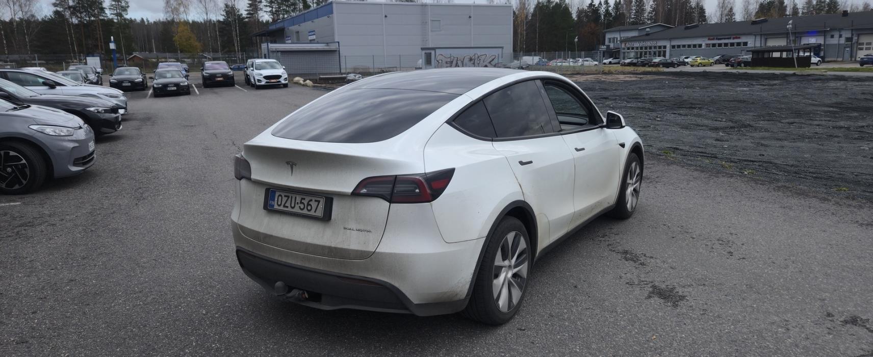 TESLA Model Y 2023