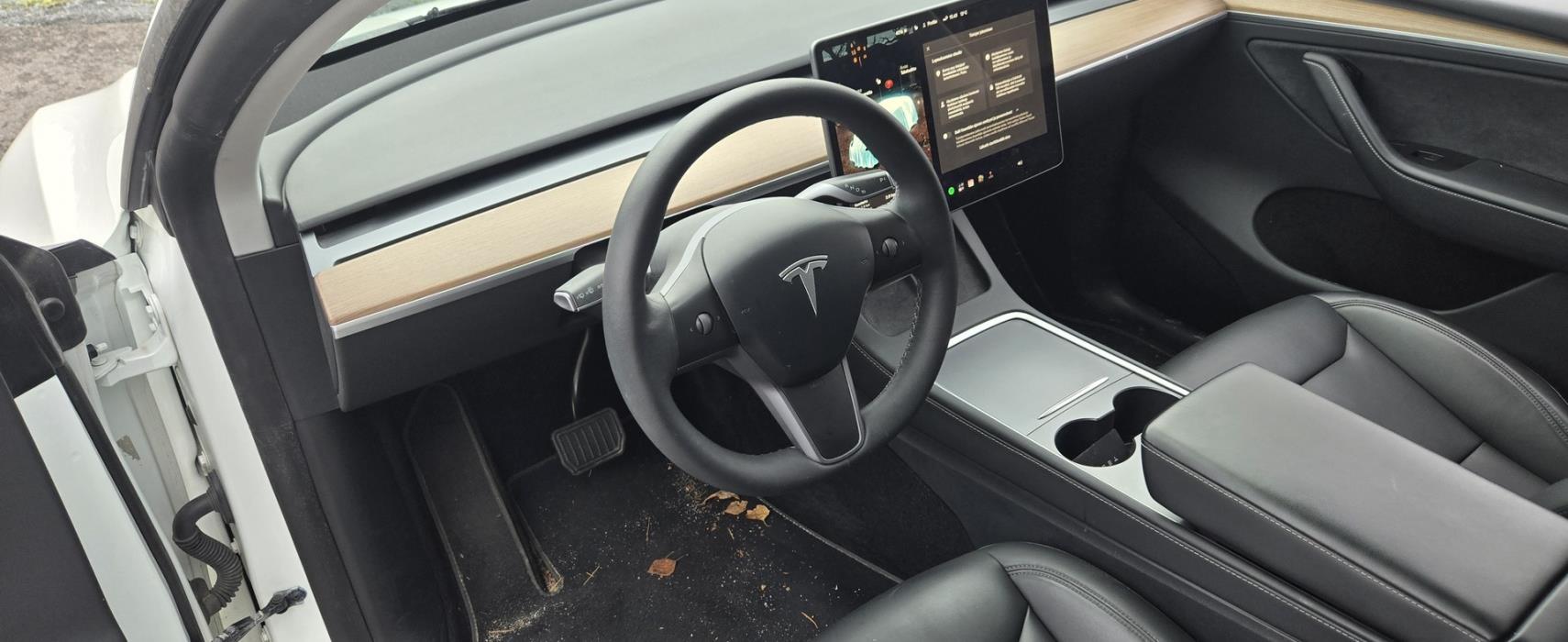 TESLA Model Y 2023