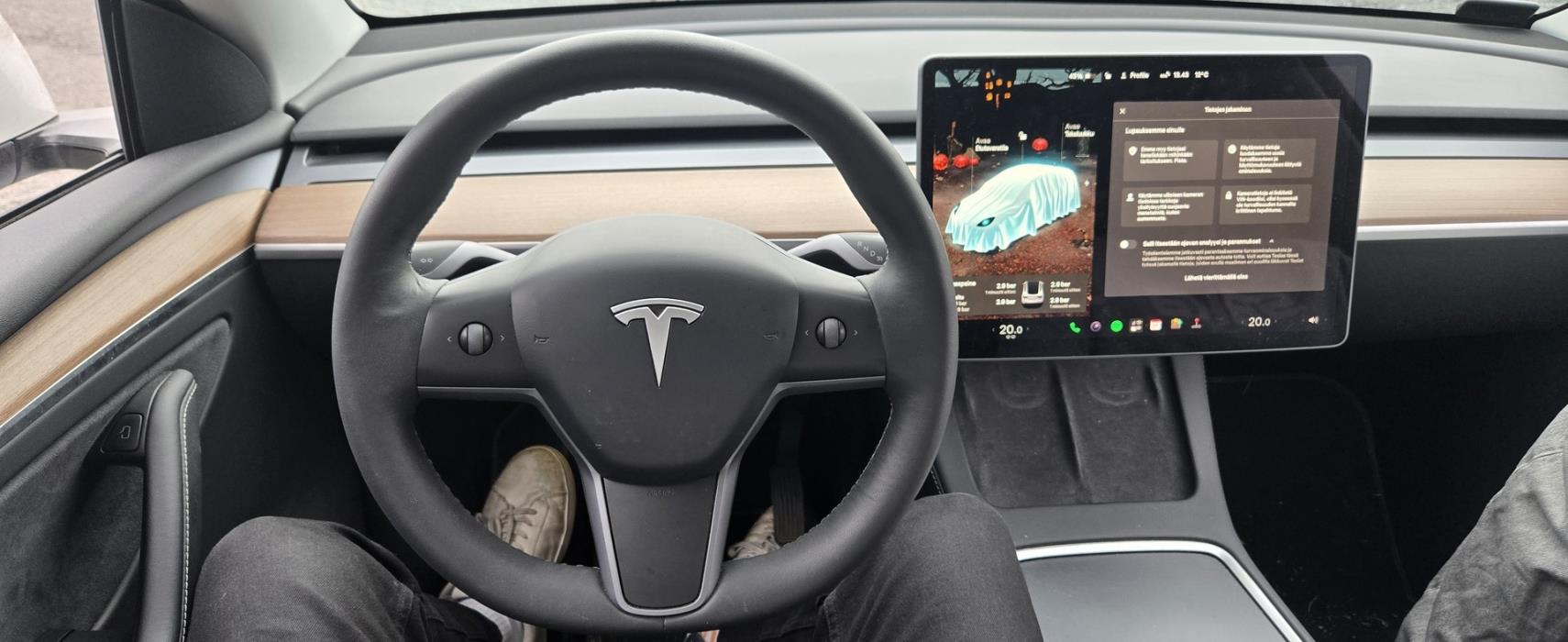 TESLA Model Y 2023