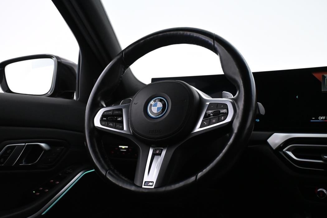 BMW 330 2023