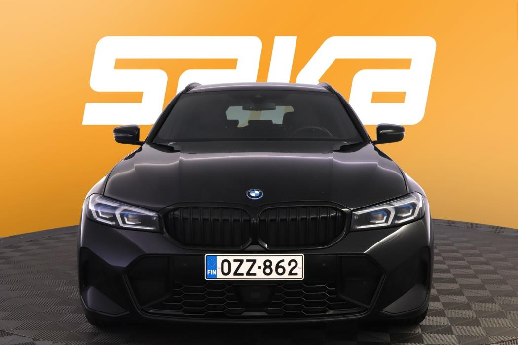 BMW 330 2023