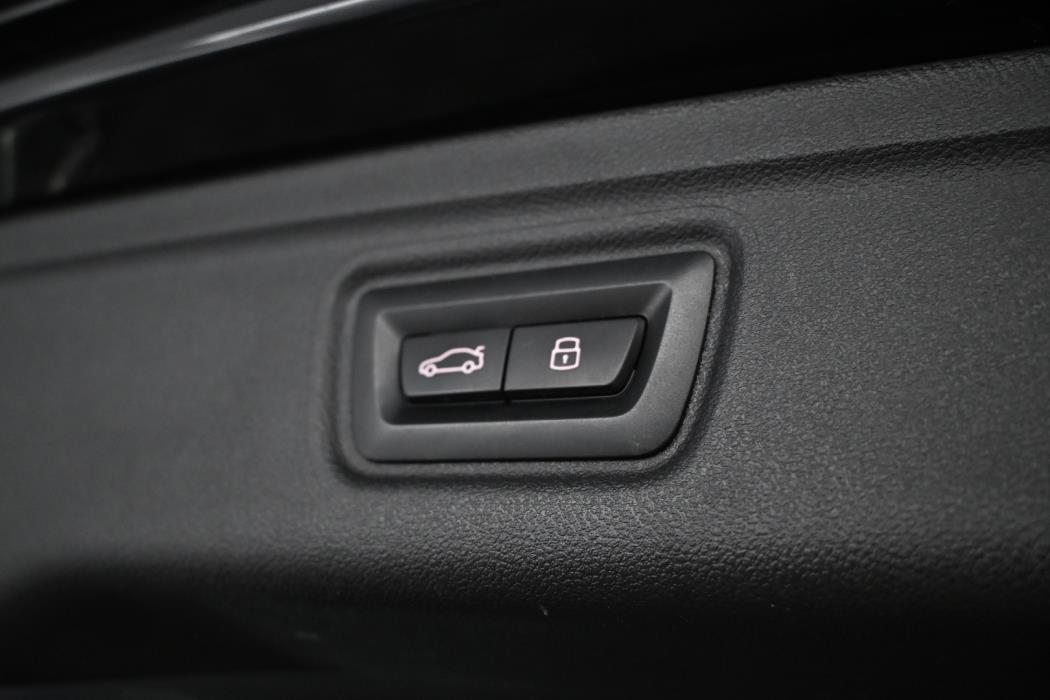 BMW 330 2023