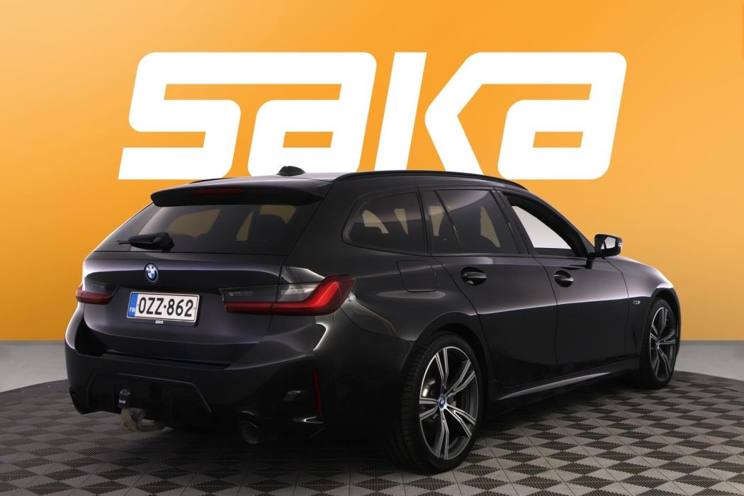 BMW 330 2023