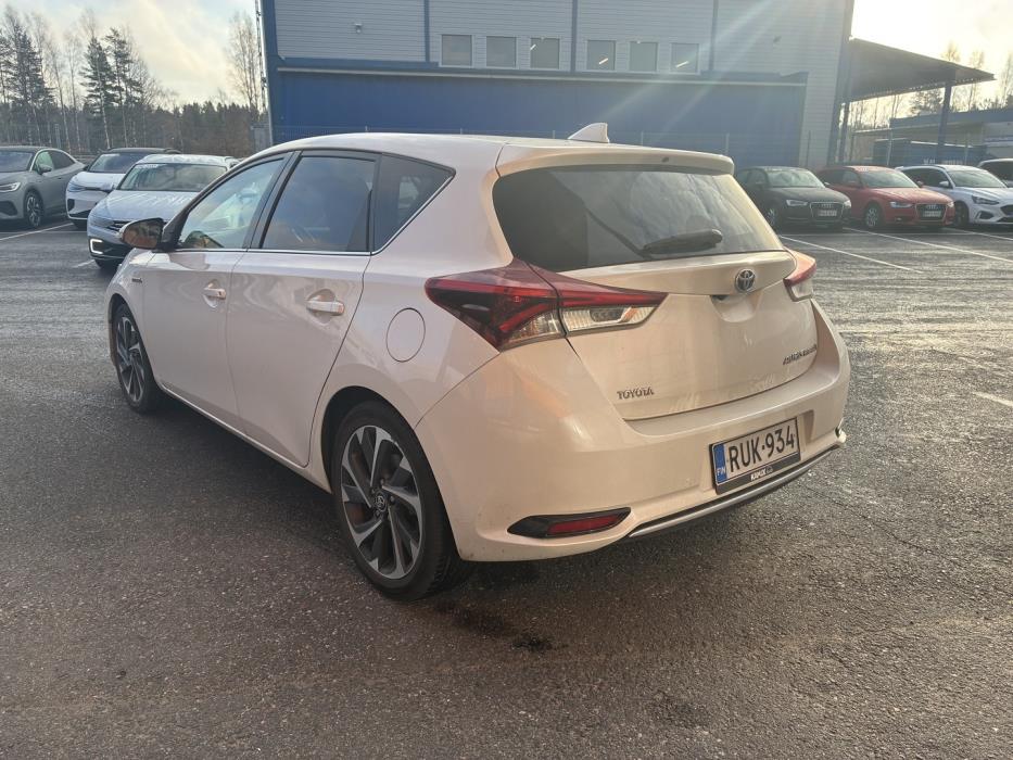 TOYOTA Auris 2016