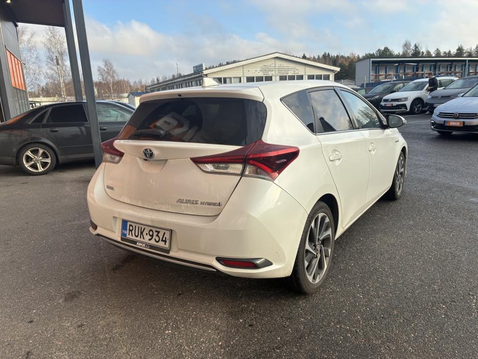 TOYOTA Auris 2016