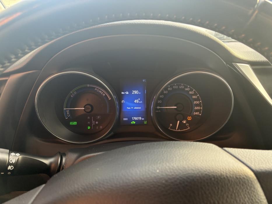 TOYOTA Auris 2016