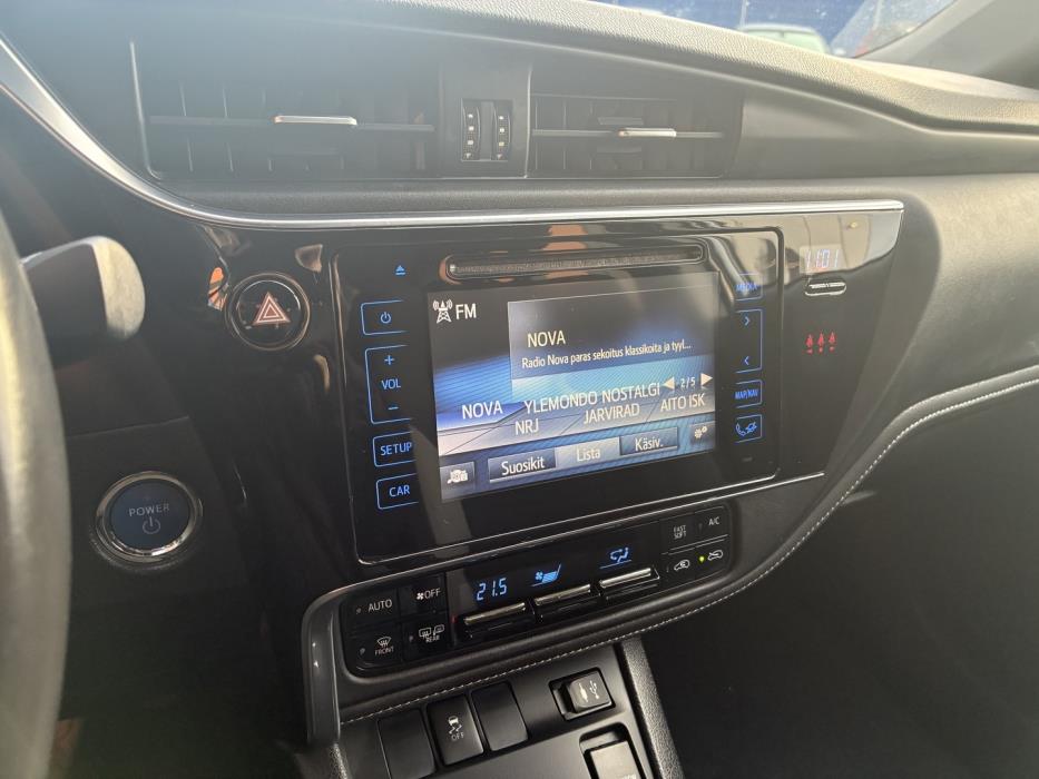 TOYOTA Auris 2016
