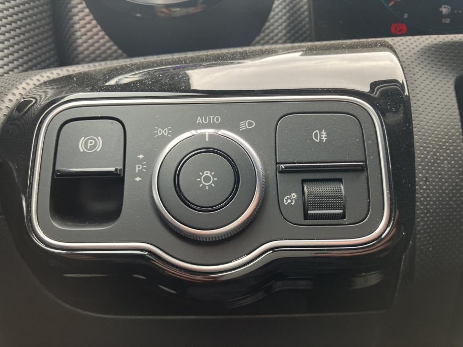 MERCEDES-BENZ CLA 2023