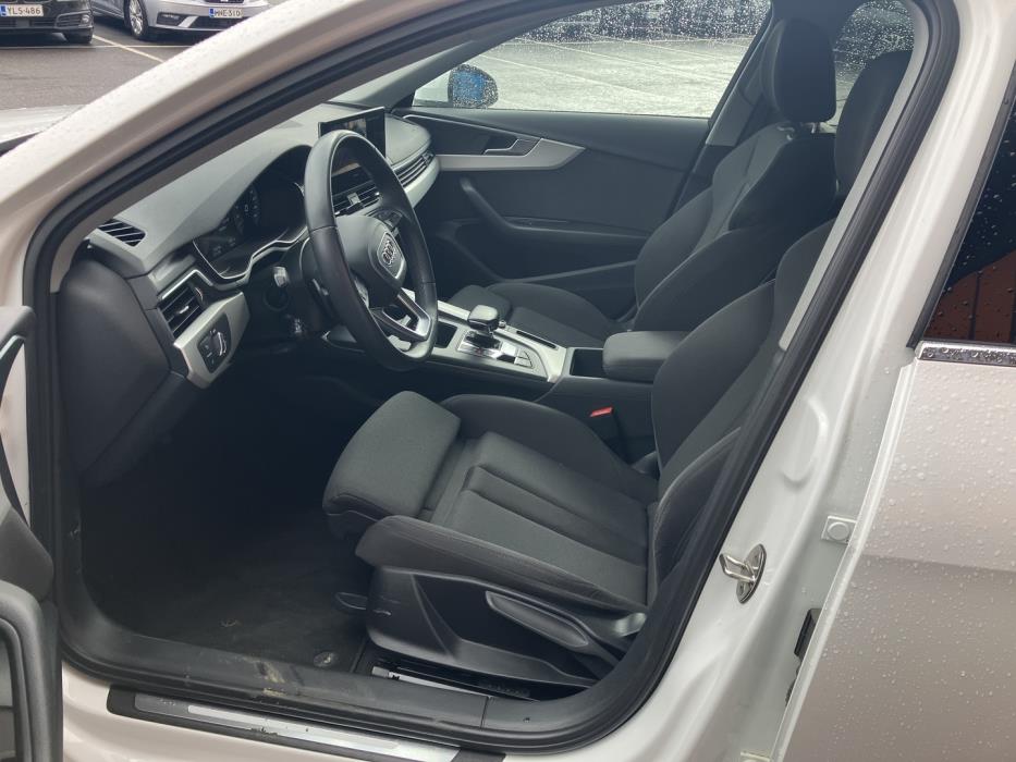 AUDI A4 2023
