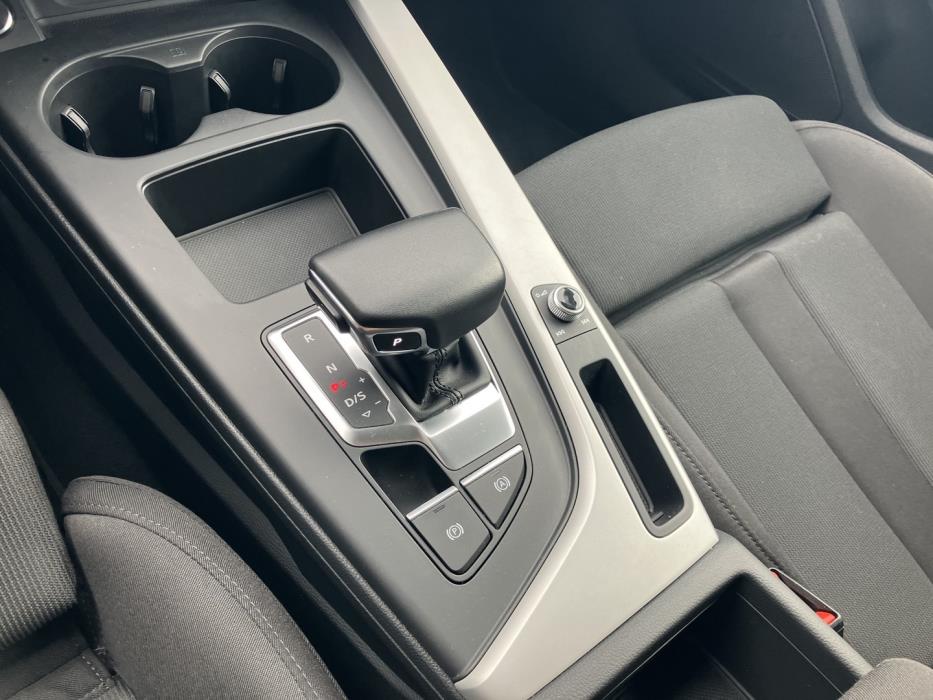 AUDI A4 2023
