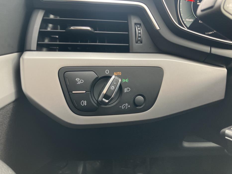 AUDI A4 2023