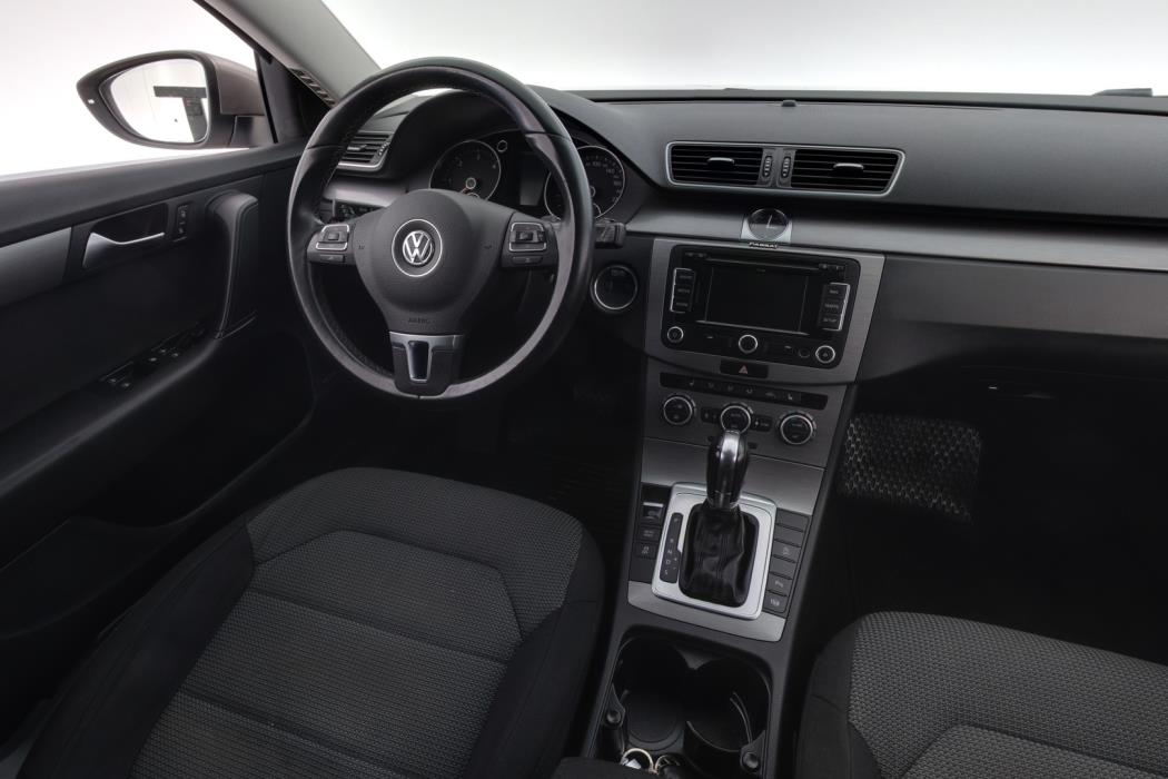 VOLKSWAGEN Passat 2013