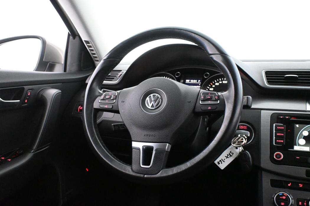 VOLKSWAGEN Passat 2013