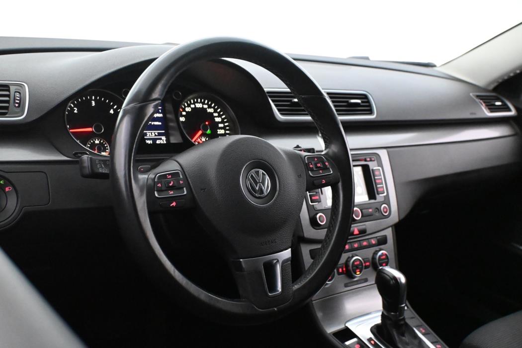 VOLKSWAGEN Passat 2013