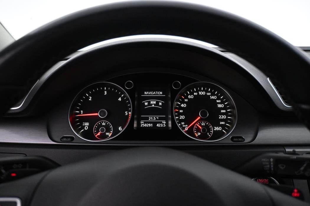 VOLKSWAGEN Passat 2013
