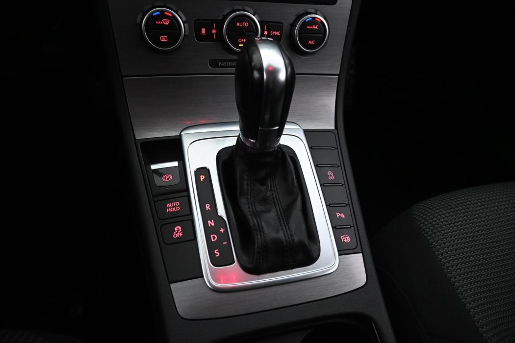 VOLKSWAGEN Passat 2013