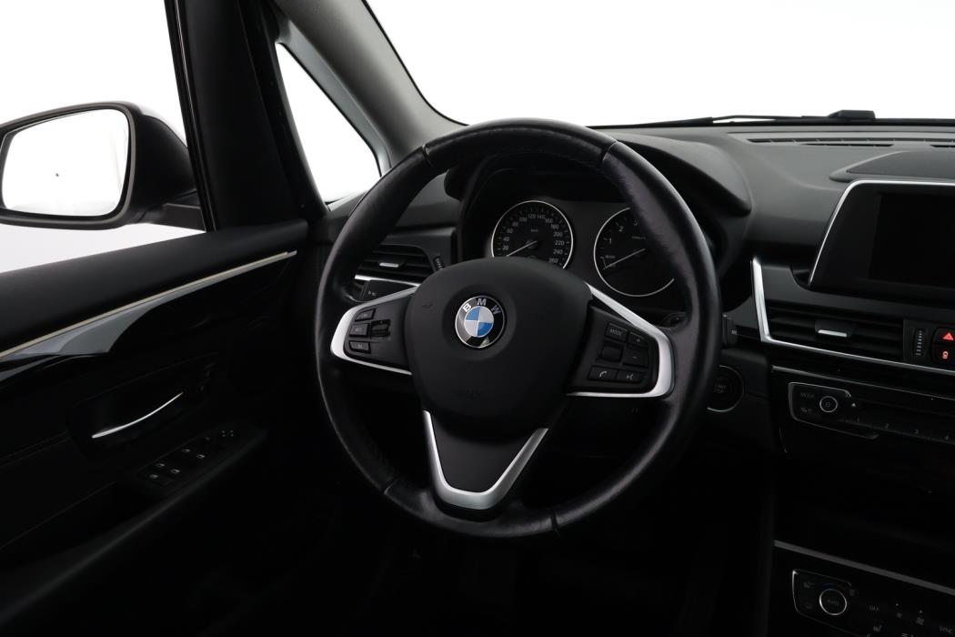 BMW 225 2016