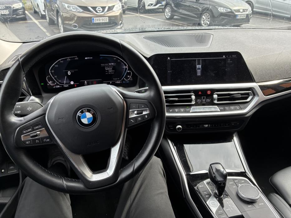 BMW 330 2020