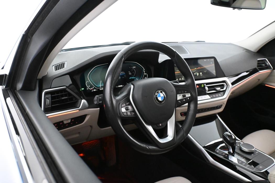 BMW 330 2021